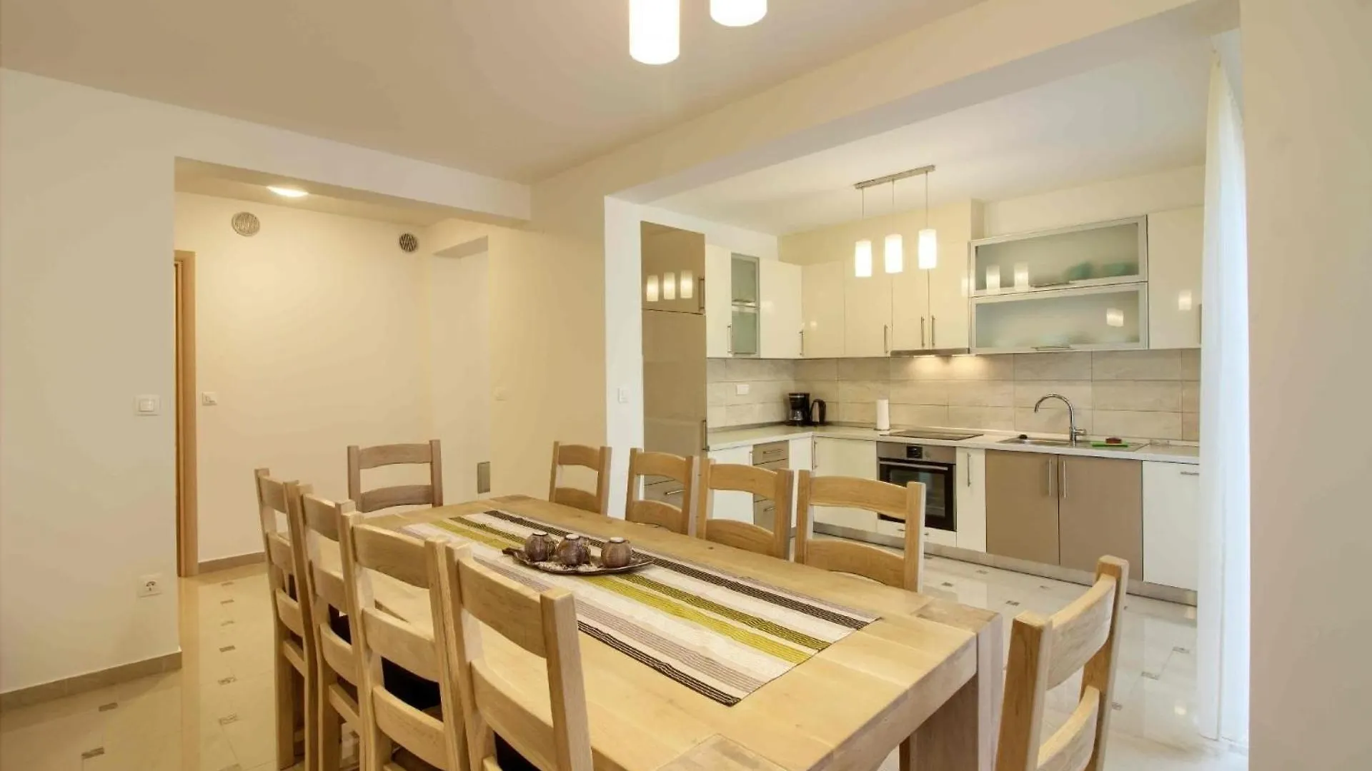 Ferienhaus Mit Privatpool Fuer 10 Personen Ca 200 Qm In Banjole, Istrien Istrische Riviera 0*, Banjole