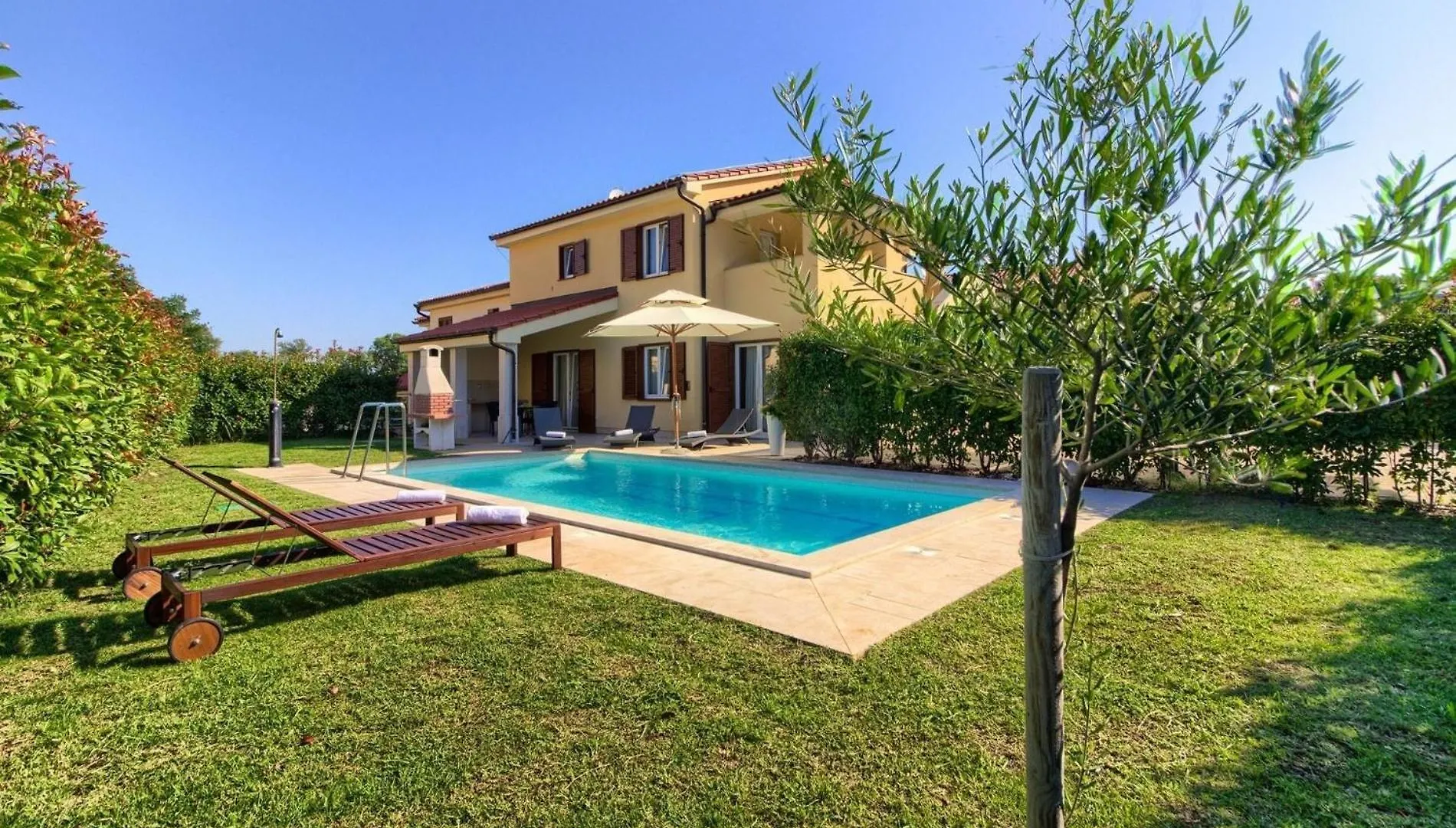 Ferienhaus Mit Privatpool Fuer 10 Personen Ca 200 Qm In Banjole, Istrien Istrische Riviera 0*, Banjole Croatia